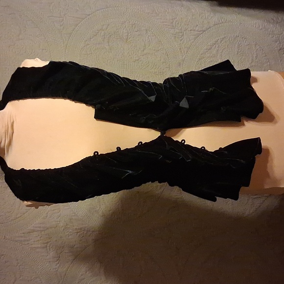 VELVET RUFFLY TOP - Picture 11 of 11